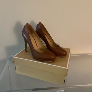 Tan Michael Kors pumps - women’s size 7